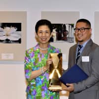 Honorary President Princess Takamado with Timothy J. R. Mortel, the Prince Takamado Memorial Prize winner of the &#34;Meiji 150 years, Japan transforming &#8212; Through Diplomats\' Eyes 2018&#34; exhibition. | YOSHIAKI MIURA