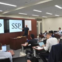 Professor Ken Kusunoki teaching in the EMBA program at the Hitotsubashi School of International Corporate Strategy in Chiyoda Ward on Sept. 7. | THE JAPAN TIMES