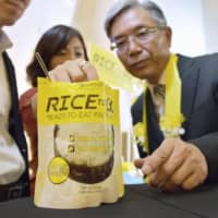 Kiyosada Egawa, chairman of Biotech Japan Corp., unveiled the firm\'s Ready-to-Go rice product Tuesday in the Philippines. | KYODO