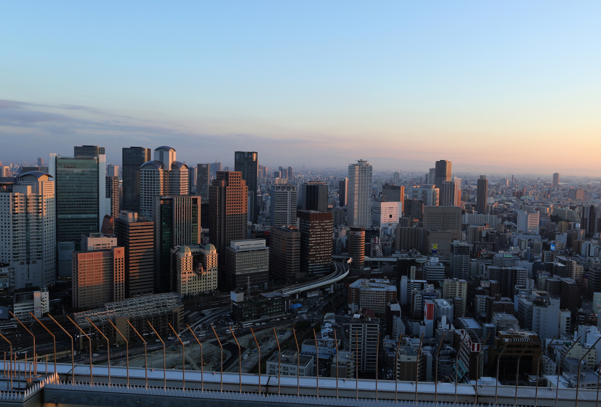 The business community in the Kansai region has mixed views about government plans to allow more foreign workers to make up for labor shortages. | BLOOMBERG