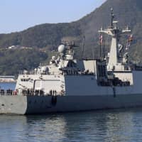 The South Korean destroyer Dae Jo Yeong makes a goodwill visit to the Maritime Self-Defense Force\'s Sasebo base in Nagasaki Prefecture on Monday. | KYODO