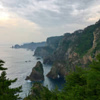 Clifftop vista: The Kitayamazaki Cliffs, Iwate Prefecture, lie along the Michinoku Coastal Trail, which traverses large sections of Tohoku\'s dramatic coastline. | ROBIN LEWIS