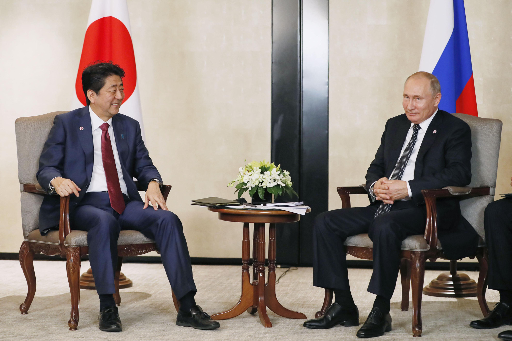 Prime Minister Shinzo Abe meets with Russian President Vladimir Putin in Singapore on Wednesday. | KYODO