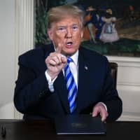 U.S. President Donald Trump announces on May 8 that Washington will withdraw from the 2015 Iranian nuclear deal and reinstate financial sanctions on Tehran. The sanctions are to go into force Nov. 4. | BLOOMBERG