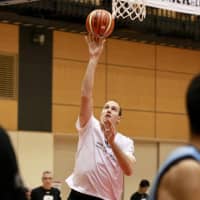 Nick Fazekas shoots during Wednesday\'s practice at Tokyo\'s National Training Center. KAZ NAGATSUKA | KAZ NAGATSUKA