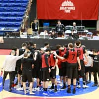 The Akatsuki Five wrap up practice on Thursday night. | KAZ NAGATSUKA