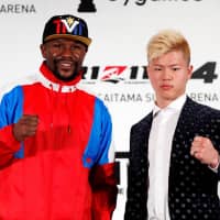 Boxer Floyd Mayweather Jr. poses with his scheduled New Year\'s Eve opponent Tenshin Nasukawa during a Tuesday news conference to announce his signing with Japanese MMA promoter RIZIN. | REUTERS