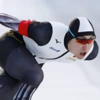 Tatsuya Shinhama zooms to victory in the men\'s 500-meter race at a World Cup meet in Tomakomai, Hokkaido, on Saturday. | KYODO