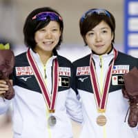Miho Takagi (left) and Nao Kodaira pose after winning the silver and bronze medal, respectively, at the ISU speedskating World Cup women\'s 1,000-meter event in Obihiro, Hokkaido on Sunday. | KYODO