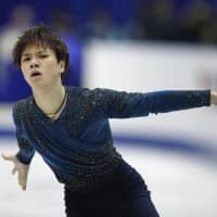 Shoma Uno, seen in Saturday\'s free skate, placed first in the short program and the free skate to claim the NHK Trophy men\'s title with 276.45 points. | KYODO