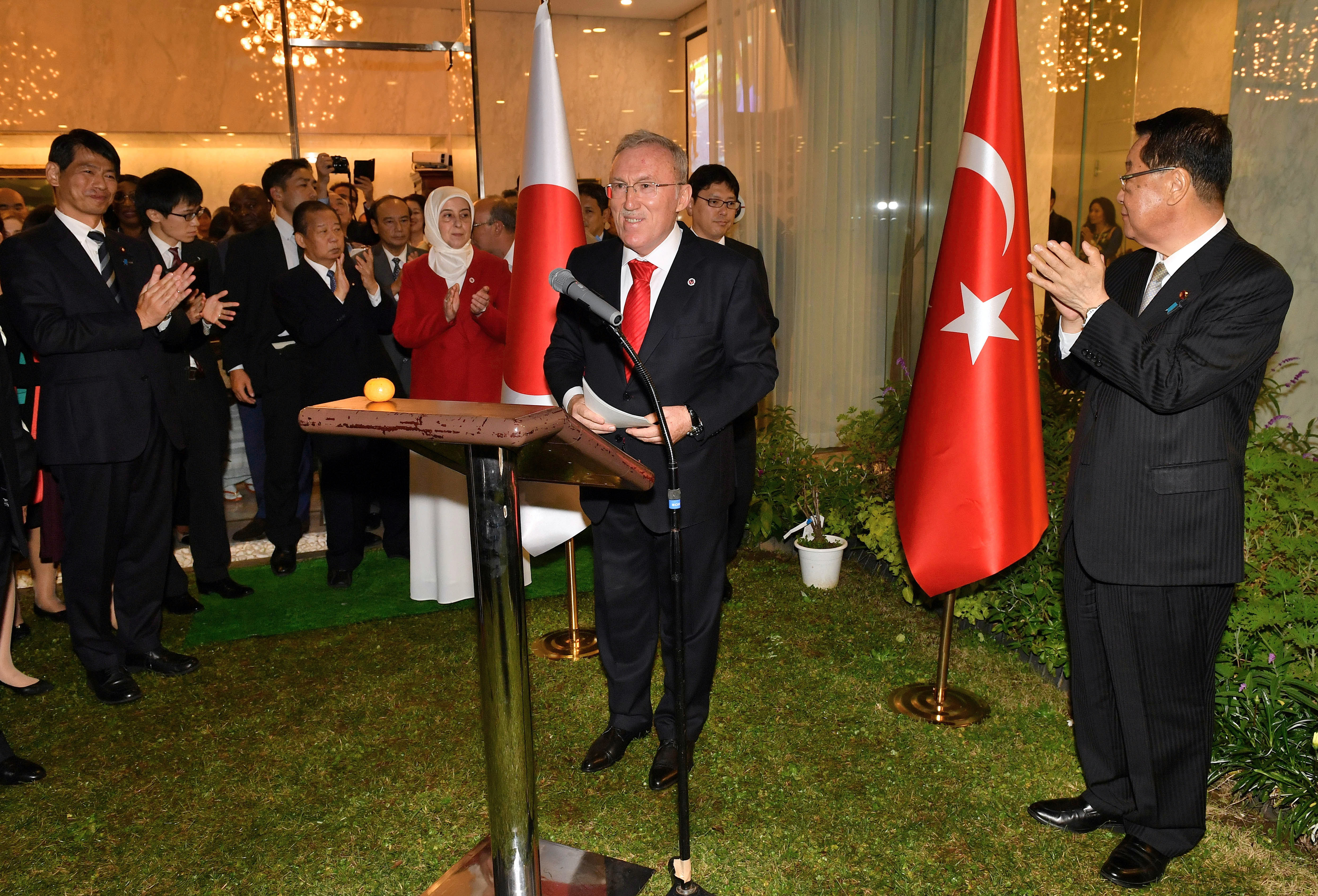 Turkish Ambassador Hasan Murat Mercan (center) speaks during a reception to celebrate the 95th anniversary of the establishment of the Turkish Republic. Guests include Kenji Yamada (far left), parliamentary vice-minister for foreign affairs; Toshihiro Nikai (third from left), secretary-general for the Liberal Democratic Party and chairman of the Japan-Turkey Parliamentary Friendship League; the ambassador's wife, Inci (fourth from left); and Takamori Yoshikawa (far right), minister of agriculture, forestry and fisheries at the embassy in Tokyo on Oct. 29. |  YOSHIAKI MIURA