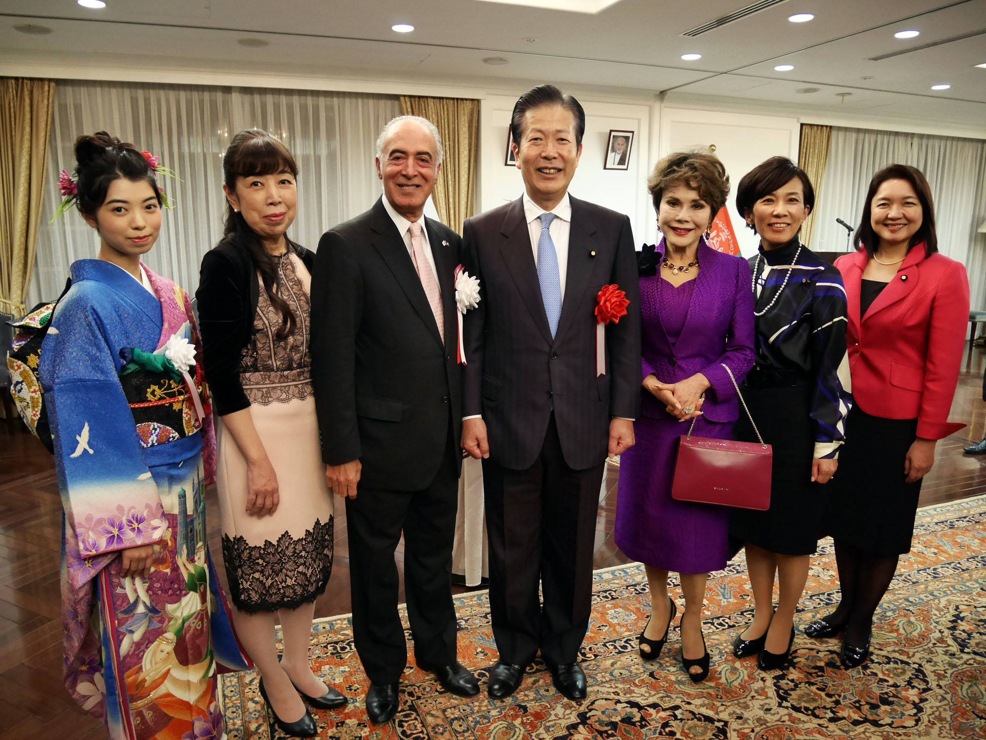 Dr. Bashir Mohabbat, the Afghanistan ambassador (third from left), his wife, Madam Yasuko Yanagihara Mohabbat (second from left), and his daughter, Ms. Mina Yanagihara Mohabbat (left), welcome Mr. Natsuo Yamaguchi, the head of Komeito and a member of the House of Councillors (center), Madam Dewi Sukarno, TV personality and wife of first president of Indonesia (third from right), and members of the House of Councillors Ms. Kanae Yamamoto (second from right) and Ms. Toshiko Takeya (right) during a reception to celebrate the Islamic republic of Afghanistan's 99th independence day on Nov. 7. |   EDLEEN OTHMAN