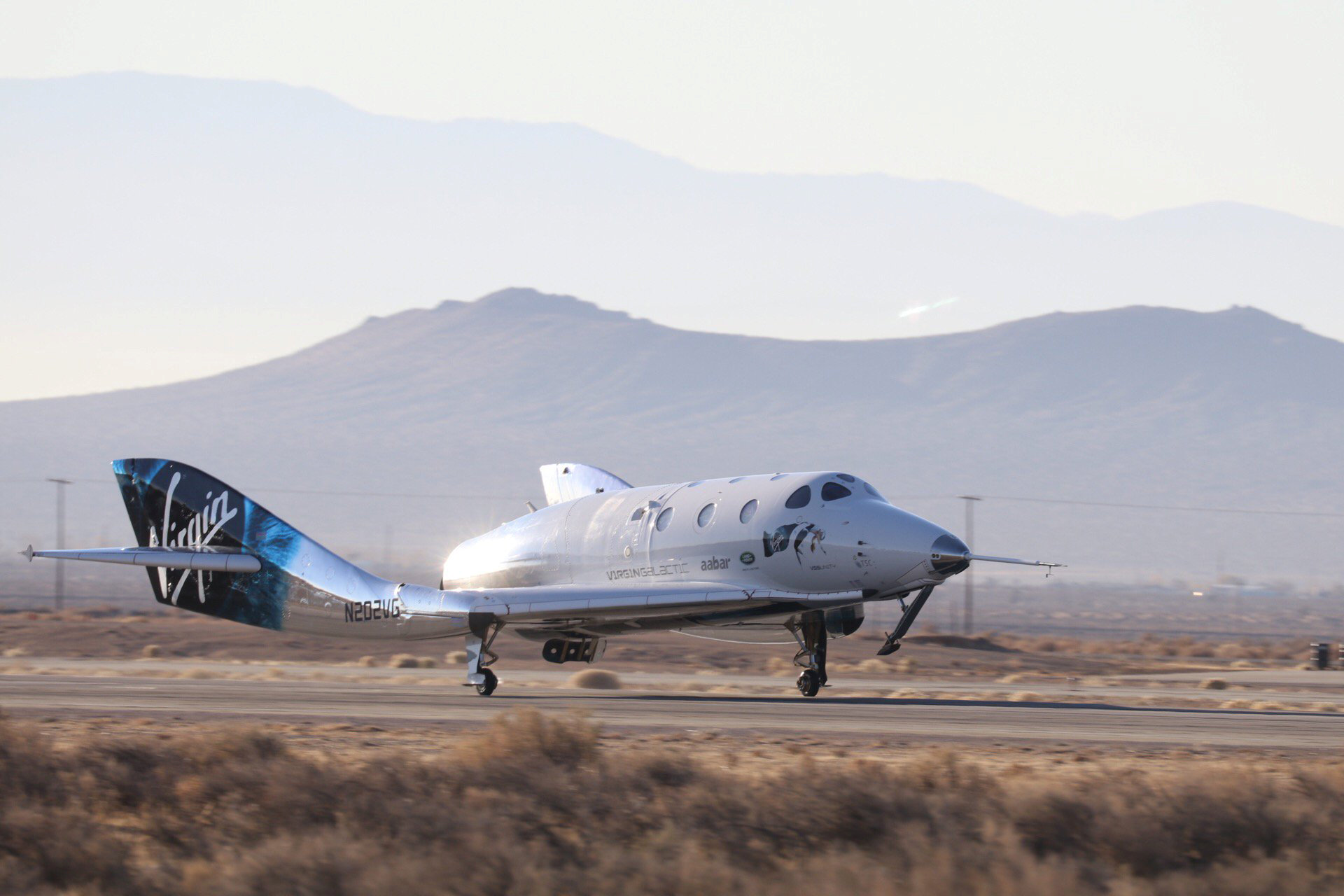 Virgin Galactic's manned space tourism rocket plane SpaceShipTwo lands at Mojave Air and Space Port after returning from a space test flight in Mojave, California, Thursday. | VIRGIN GALACTIC / HANDOUT / VIA REUTERS