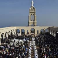 During a ceremony at the Chapel of Our Lady of Santa Cruz in Algeria\'s northern city of Oran on Saturday, 19 religious figures, including seven French monks and 12 other clergy who were killed between 1994 and 1996, were beatified. | AFP-JIJI