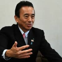 Hamamatsu Mayor Yasutomo Suzuki speaks in an interview on Dec. 5 in Tokyo. | YOSHIAKI MIURA