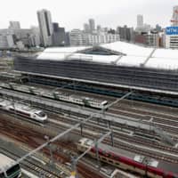 A new station under construction between Shinagawa and Tamachi stations on Tokyo\'s Yamanote Line is seen in August. Railway operator JR East announced Tuesday that the station will be named Shinagawa Gateway. | KYODO