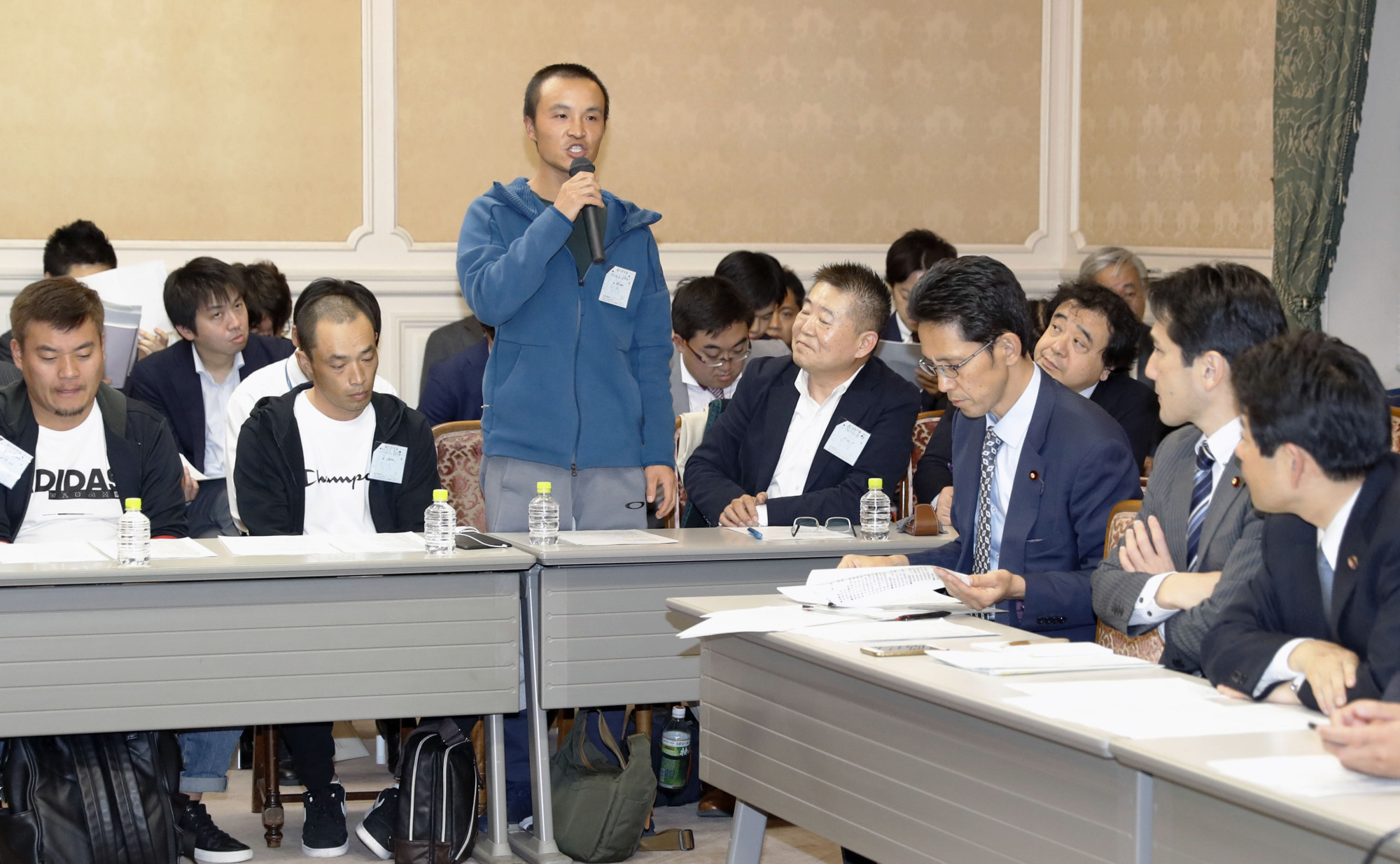 A foreign trainee speaks during a session organized by lawmakers of opposition parties in November at the Diet. | KYODO
