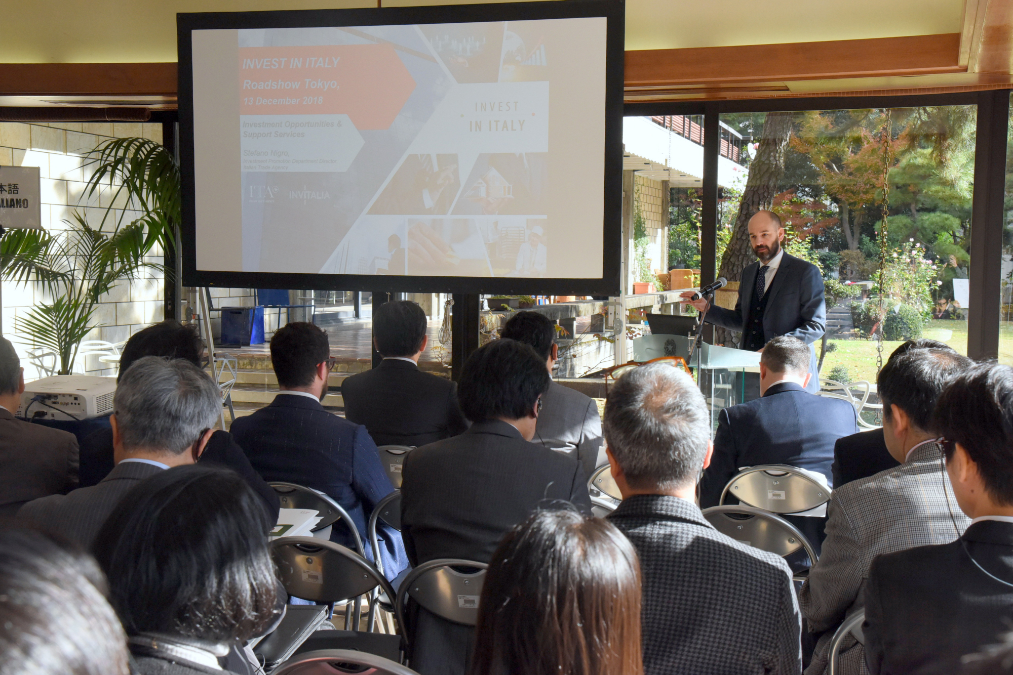 An audience, mainly comprising executives of Japanese companies considering investing in Italy, listen to presentations at the Invest in Italy Roadshow, held at the Italian ambassador's residence inside the Italian Embassy in Tokyo's Minato Ward on Dec. 13. | SATOKO KAWASAKI