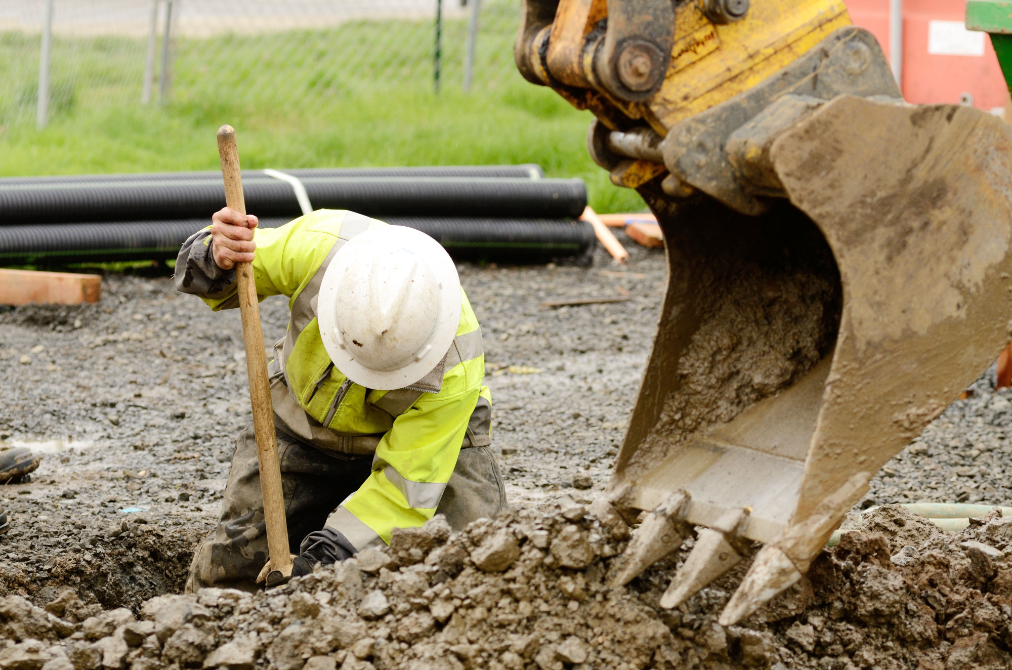 If the government tries to overcome the nation's labor shortage by accepting unskilled workers from overseas, the result could be the creation of a new social class that may increase discord and friction in Japanese society. | GETTY IMAGES