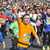On the run: Runners take part in the Tokyo Marathon in 2016. Worried about summer temperatures, 2020 Olympics organizers are planning to bring the start time of the marathons up from 7 a.m. to 6 a.m. | YOSHIAKI MIURA