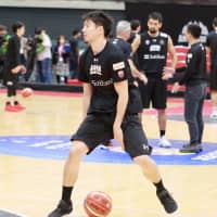 Akatsuki Five slasher Makoto Hiejima practices in Toyama on Thursday. | KAZ NAGATSUKA