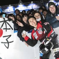 Junko Yamamoto poses with fans at Crashed Ice Yokohama on Saturday. | JOERG MITTER / RED BULL CONTENT POOL