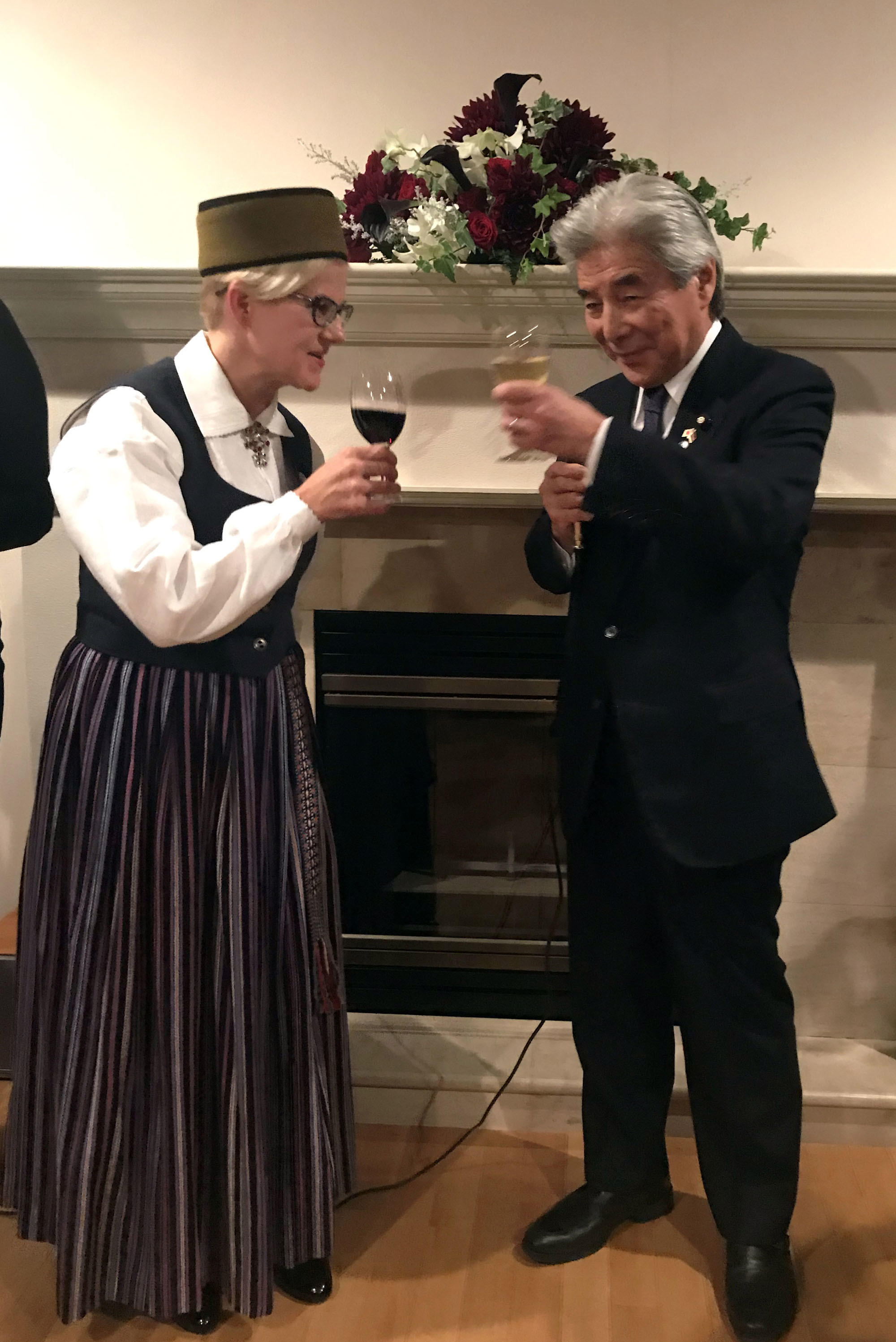 Dace Treija-Masi, Latvian ambassador to Japan (left), raises a toast with Hirofumi Nakasone, chairman of the Japan-Latvia Parliamentary Friendship League (right), during a reception at the embassy to celebrate Latvia's 100th anniversary on Nov. 16. |  AYUMI KIMURA