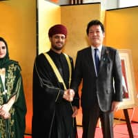 Mana Said Al Kathiri, charges d\'affaires of the Sultanate of Oman (center), and Areej Al-Amri, first secretary (left), welcome Kentaro Sonoura, special adviser to the prime minister (right), during a reception to celebrate Oman\'s 48th national day at Palace Hotel Tokyo on Nov. 21. | YOSHIAKI MIURA
