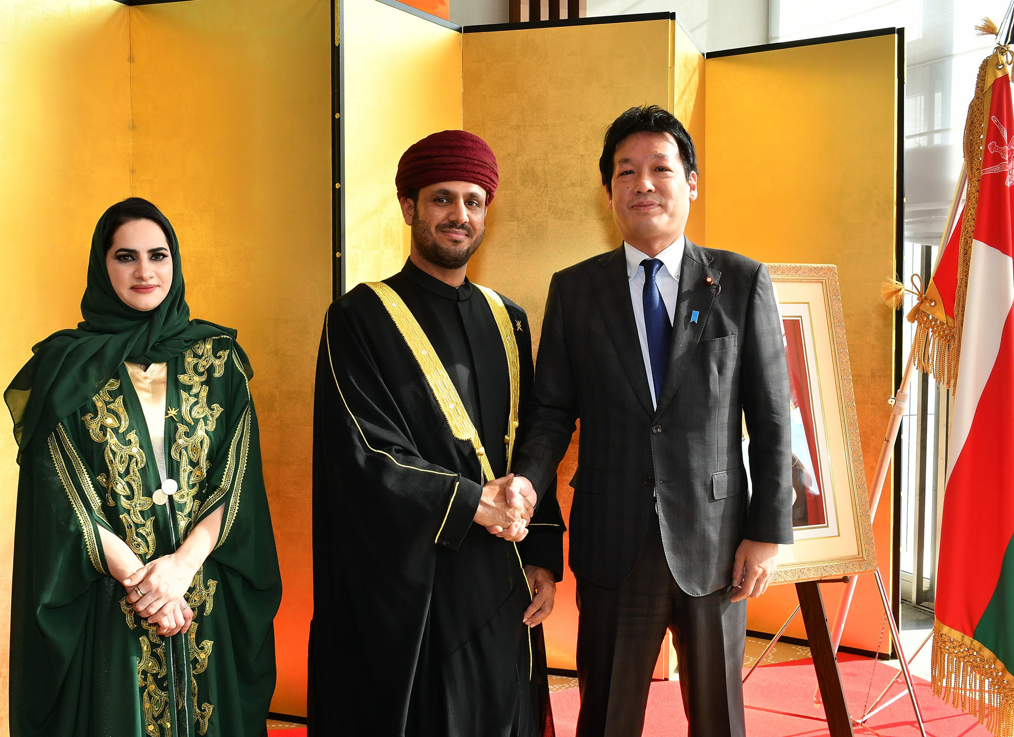 Mana Said Al Kathiri, charges d'affaires of the Sultanate of Oman (center), and Areej Al-Amri, first secretary (left), welcome Kentaro Sonoura, special adviser to the prime minister (right), during a reception to celebrate Oman's 48th national day at Palace Hotel Tokyo on Nov. 21. |  YOSHIAKI MIURA
