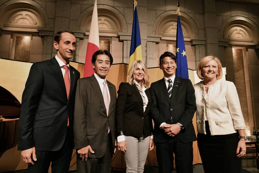 Romanian Ambassador Tatiana Iosiper (right) joins, from left, Mihai Covaliu, Sydney 2000 Olympic gold medalist in fencing  and president of the Romanian Olympic and Sports Committee; Ichiro Aisawa, chairman of the Japan-Romania Parliamentary Friendship League; Nadia Comaneci, Montreal 1976 Olympic gold medalist in gymnastics; and Kenji Yamada, parliamentary vice-minister for foreign affairs, during a reception to celebrate Romania