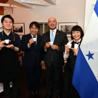 Honduran Ambassador Hector Alejandro Palma Cerna (second from right) and CEO of Maruyama Coffee Co, Ltd. Kentaro Maruyama (second from left) pose with Kaoru Kamiyama (far left), who came fifth in the World Brewers Cup 2018, and Miki Suzuki (far right), who came second in the World Barista Championship 2017, at the Marysabe Caballero from Honduras Special Night coffee-tasting event at Maruyama Coffee\'s Omotesando store on Dec. 14. | YOSHIAKI MIURA