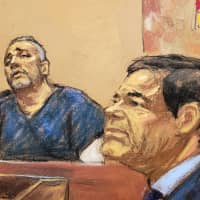 Alex Cifuentes, a close associate of the accused Mexican drug lord Joaquin \"El Chapo\" Guzman (right), is seen testifying in this courtroom sketch in Brooklyn federal court in New York Tuesday. | JANE ROSENBERG / VIA REUTERS