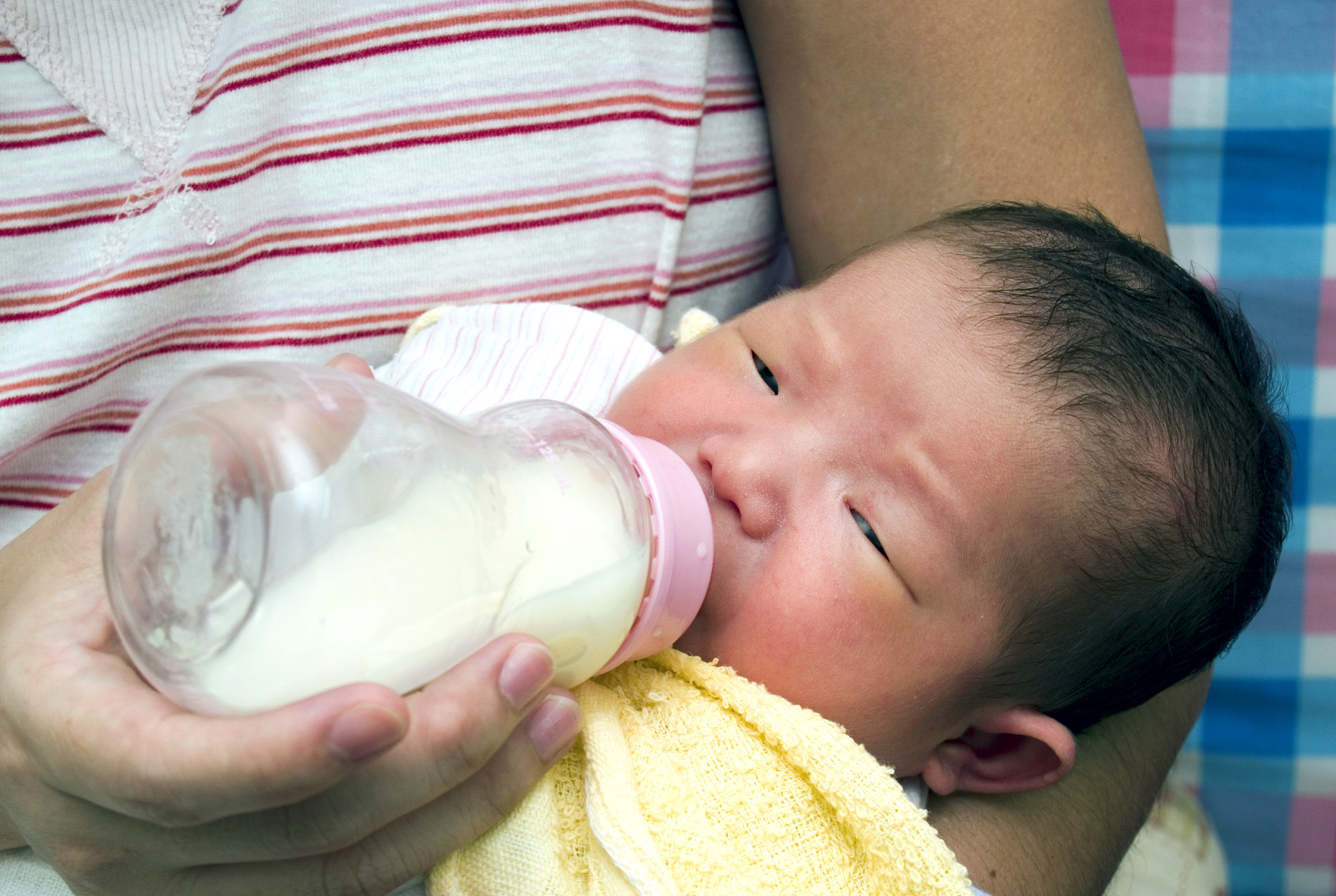 Chinese parents still don't trust local companies to feed their babies more than a decade after a tainted infant milk powder scandal killed six children. | GETTY IMAGES