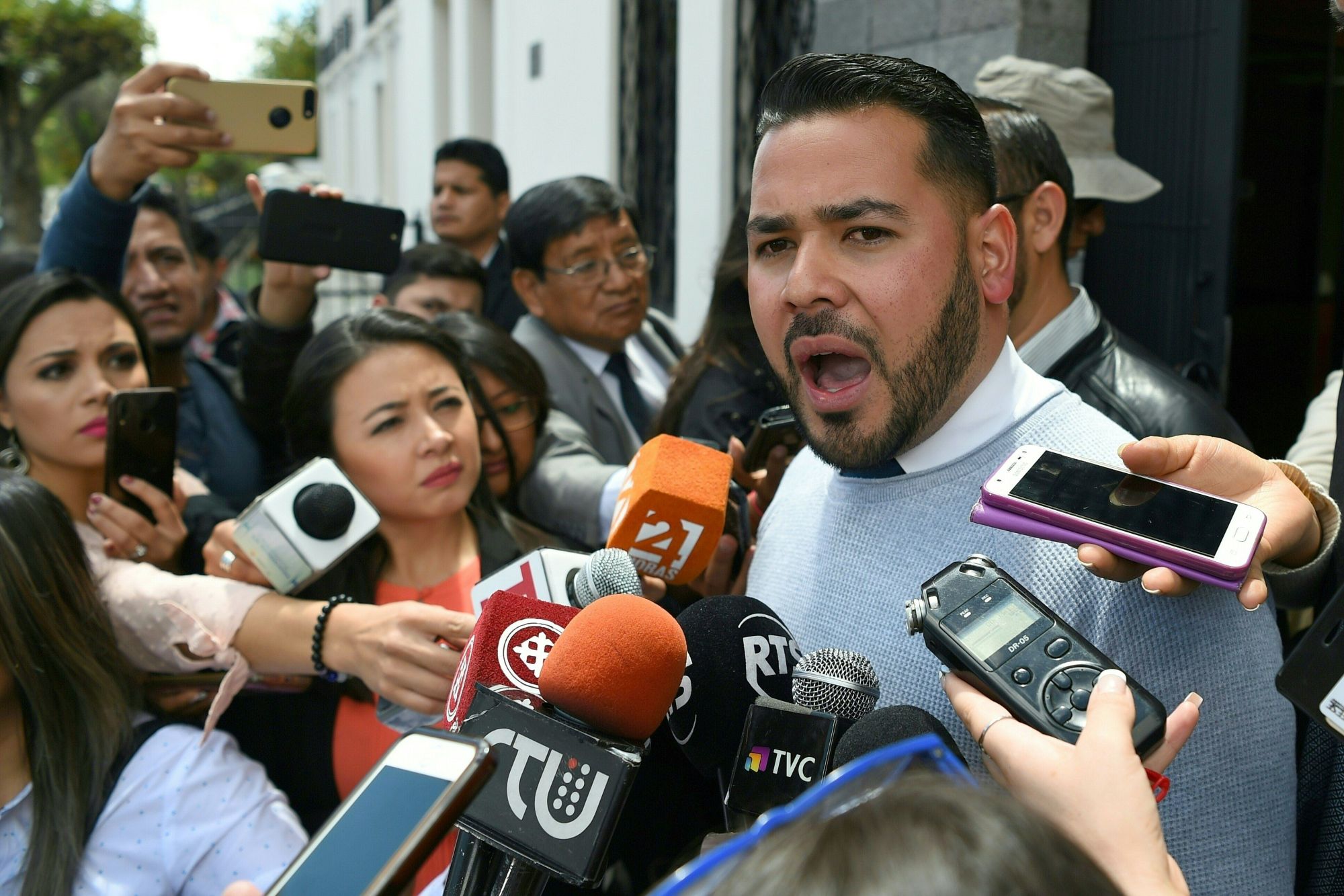Ecuador to demand Venezuelan migrants' criminal records after pregnant ...