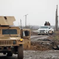 The Syrian village of al-Susah in the countryside of Syria\'s eastern Deir Ezzor province, near the border with Iraq, shows fighters from the Kurdish-led Syrian Democratic Forces (SDF) heading to the front line with the Islamic State group jihadists Sunday. | AFP-JIJI