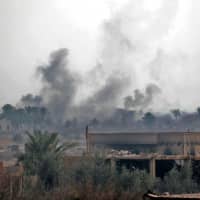 The Syrian village of Baghouz shows smoke billowing from a spot where Arab and Kurdish fighters from the Syrian Democratic Forces (SDF) are battling jihadis from the Islamic State group Sunday. | AFP-JIJI