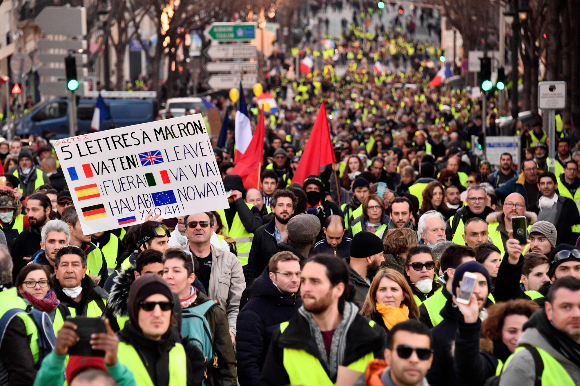 Stout Klooster Verzamelen French 'yellow vest' protests, in 10th week, relatively peaceful - The  Japan Times