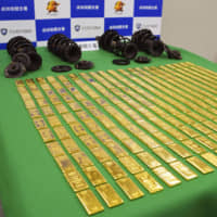 Two Israeli men were arrested Wednesday for allegedly attempting to smuggle 220 kilograms of gold bars, the largest haul seized in the country at one time. | KYODO