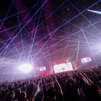 Optical illusion: Perfume\'s light shows have become a staple feature of its live performances. | YOSUKE KAMIYAMA