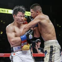 Jaime Munguia (right) lands a blow to the head of Takeshi Inoue on Saturday during their WBO super middleweight championship bout in Houston. | GETTY / VIA KYODO