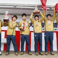Toyo University runners celebrate after winning Wednesday\'s leg of the Hakone ekiden. The 2014 champions recorded a time of 5 hours, 26 minutes, 31 seconds. | KYODO