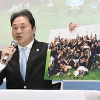 Retired Yamaha Jubilo head coach Katsuyuki Kiyomiya reflects on his experiences leading the team during a news conference on Tuesday. | KYODO