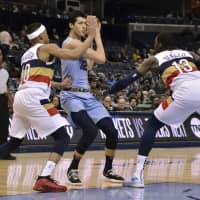 Rookie Yuta Watanabe, who is splitting time between the Memphis Grizzlies and the NBA G League\'s Memphis Hustle, is seen controlling the ball in the Grizzlies\' game on Jan. 21 against the visiting New Orleans Pelicans. | AP