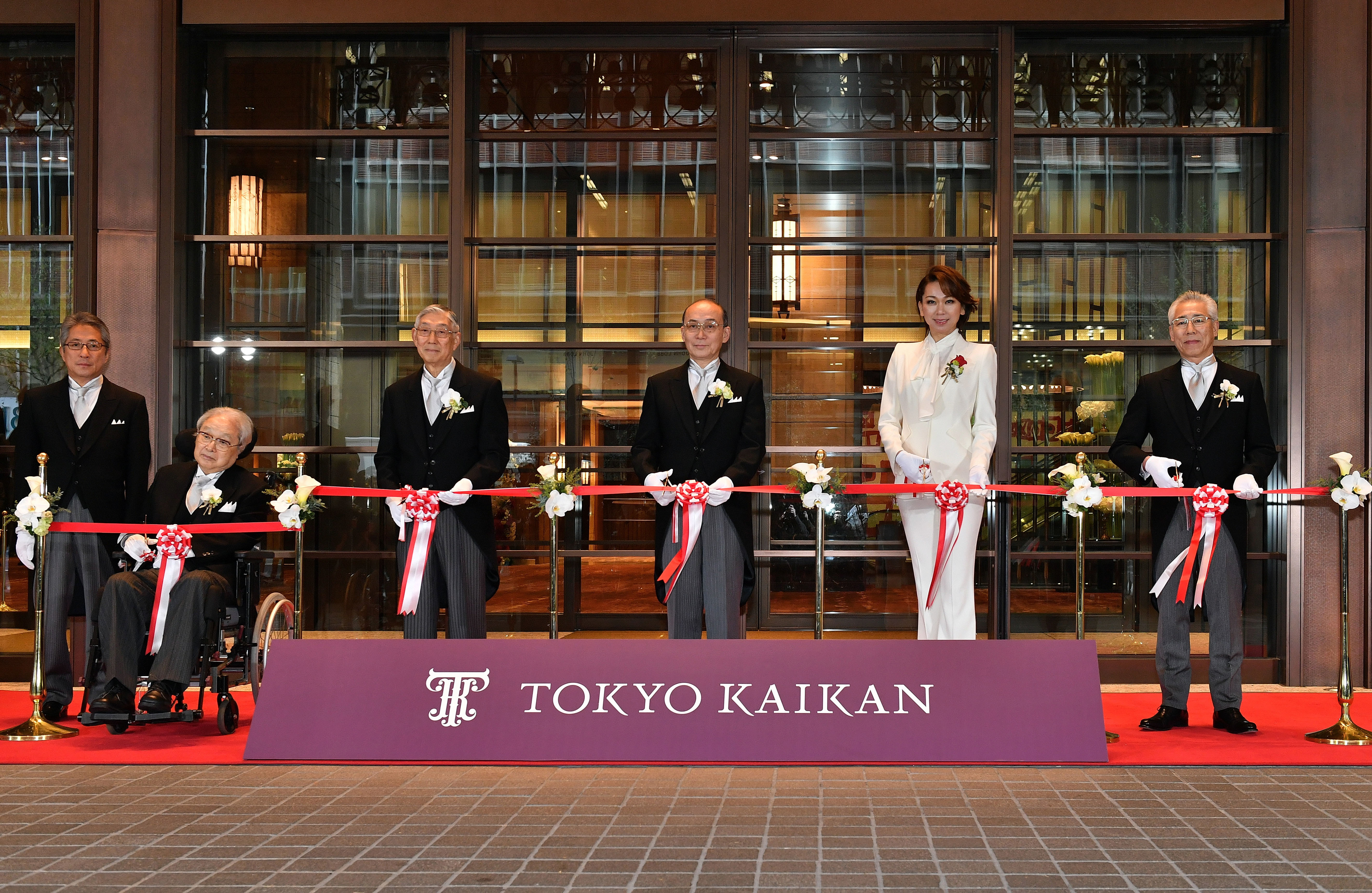 Tokyo Kaikan President Noriaki Watanabe (center) poses for a photo with (from left) special adviser Yukihiro Fujiwara; Vice President Makoto Uehara; guest Wataru Kozuki, a former member of the Takarazuka Revue musical troupe; and General Manager Yutaka Yoshida during the opening ceremony of Tokyo Kaikan's new building at Marunouchi, Tokyo, on Jan. 8. | YOSHIAKI MIURA