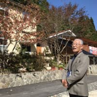 Koki Fujita in front of Jinsekikogen Onsen hot spring, which opened last June. | MAIKO MURAOKA