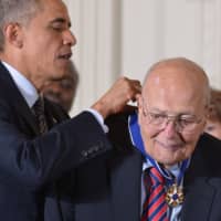 U.S. President Barack Obama presents the Medal of Freedom to Rep. John Dingell at the White House in November 2014. | AFP-JIJI