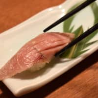 Bluefin tuna aged using an aging sheet is served at a branch of Uogashi Nihonichi in Kawasaki on Jan. 16. | SATOKO KAWASAKI