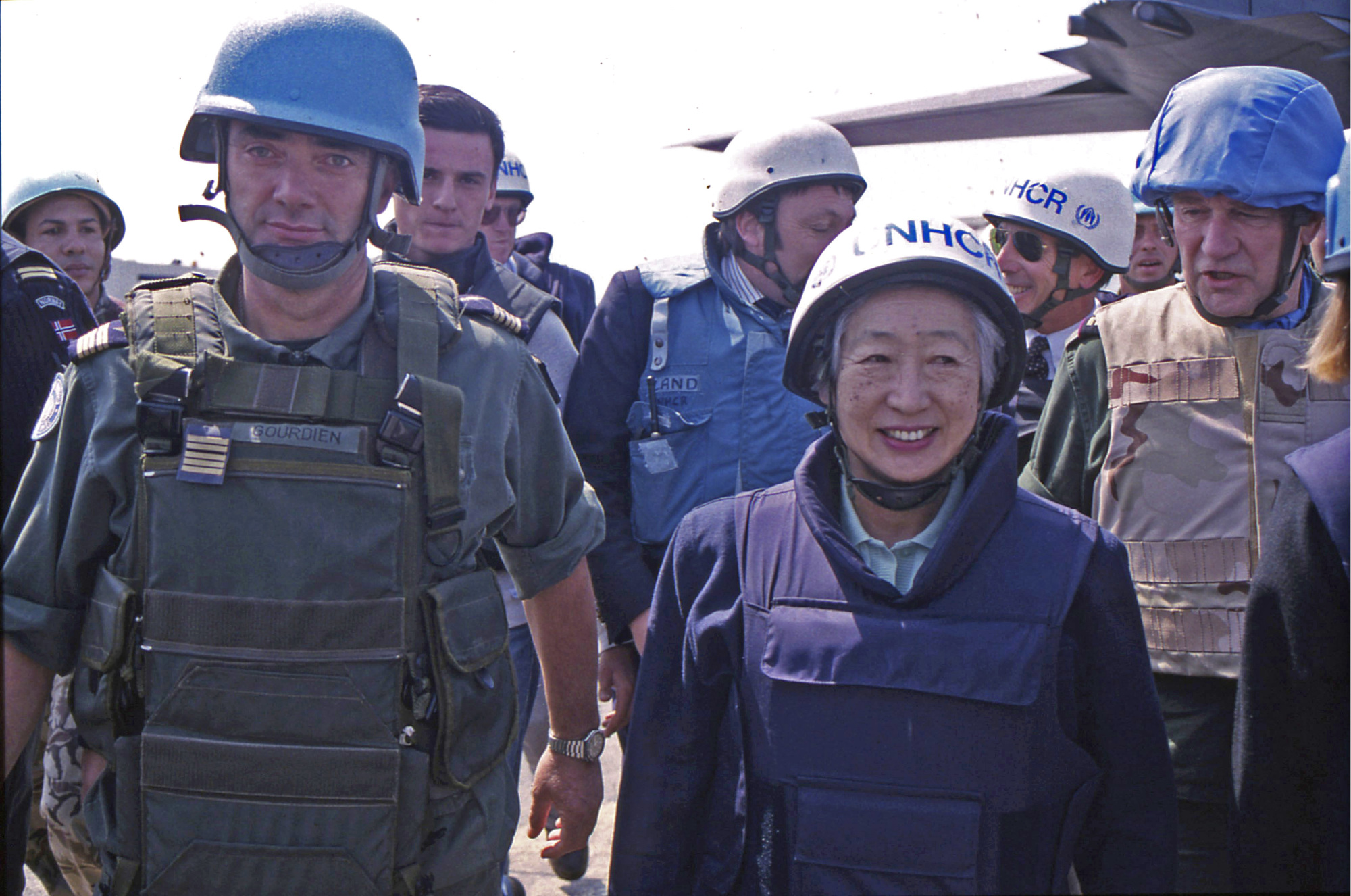 Then-U.N. High Commissioner for Refugees Sadako Ogata visits Sarajevo, in Bosnia and Herzegovia, in July 1993. | © UNHCR/S.FOA