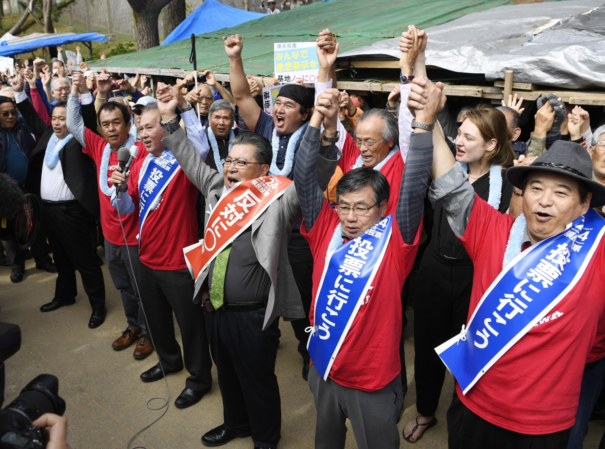 Demonstrators hold a rally Thursday in Nago, Okinawa Prefecture, calling for people to vote 'oppose' in a referendum on whether to move the U.S. Futenma base in Ginowan, also in the prefecture, to the Henoko area of Nago. | KYODO