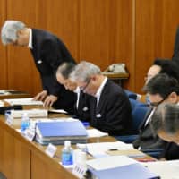 Senior officials of the Hiroshima Prefectural Police apologize at the prefectural assembly in May 2017 for the theft of about &#165;85 million from a safe at a police station in Hiroshima earlier that month. | KYODO